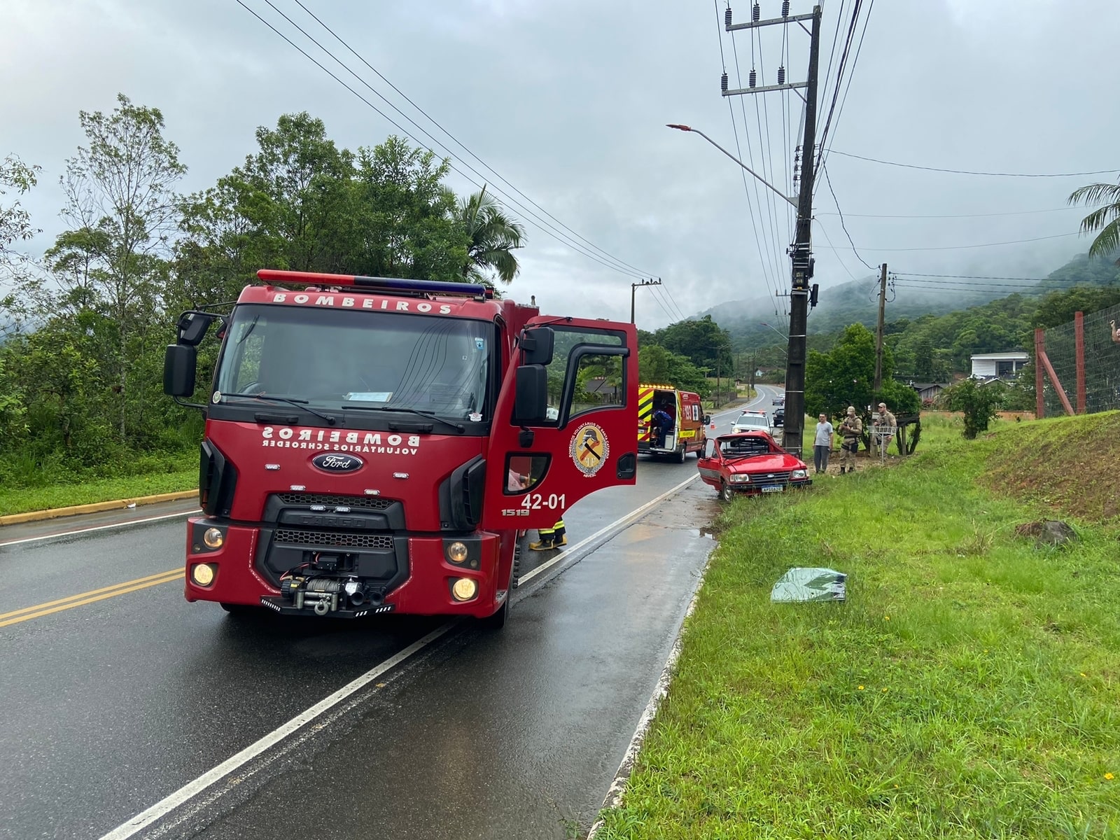 Ocorr Ncia Em Schroeder Colis O Entre Carro E Poste