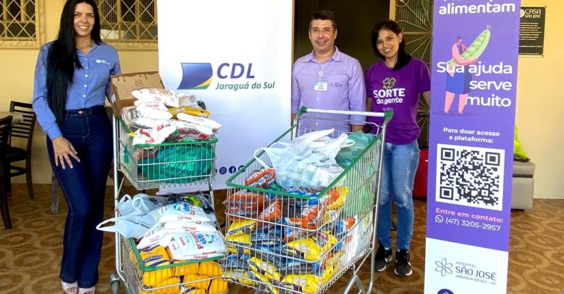 CDL doa 200 quilos de alimentos para a Casa São José