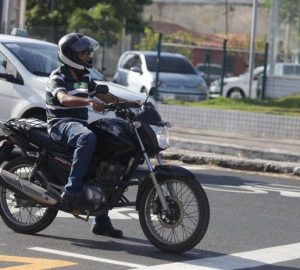 Empurrar a moto em 2023 pode dar MULTA? O que mudou na Lei?