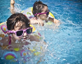 Vídeo – Posso entrar na piscina depois de comer?