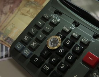 Governo revê estimativa para o PIB de 1,5% para 2%