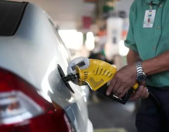 Petrobras reduz preço da gasolina em R$ 0,25 a partir desta sexta