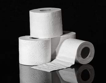 Japão usa papel higiênico como ferramenta de prevenção ao suicídio; entenda como