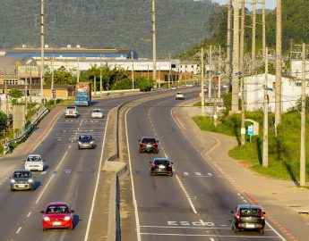 Acidentes em rodovias custaram cerca de R$ 13 bilhões ao país em 2022, diz CNT