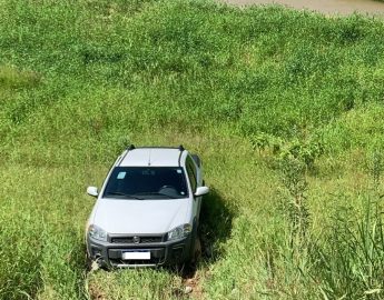 Atenção motoristas – Capotamento na rua Rua Wolfgang Weege