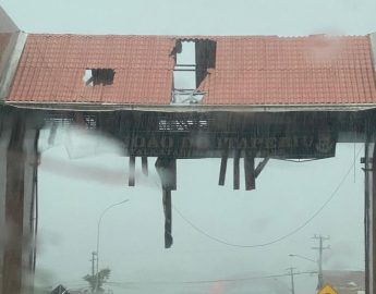 Mais fotos e vídeos da destruíção provocada pelas chuvas deste domingo (26)