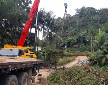 Via é interditada para construção de ponte no Rio da Luz