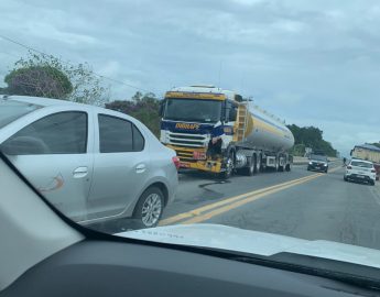 Acidente entre caminhão e motociclista deixa óbito próximo a WEG Tintas