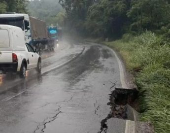 BR-470, em Indaial no Km 61,8, segue com meia pista