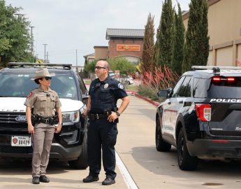 Motorista atinge multidão em ponto de ônibus no Texas perto da fronteira e mata 7