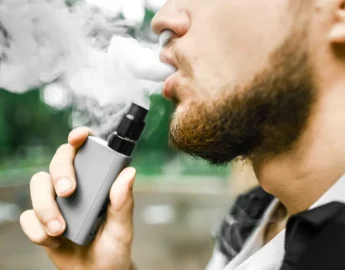 CONSUMO DESCONTROLADO DE VAPE CHAMA ATENÇÃO DE OMS