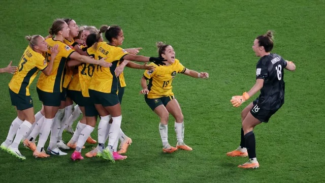 Inglaterra vence Colômbia de virada e está na semifinal da Copa