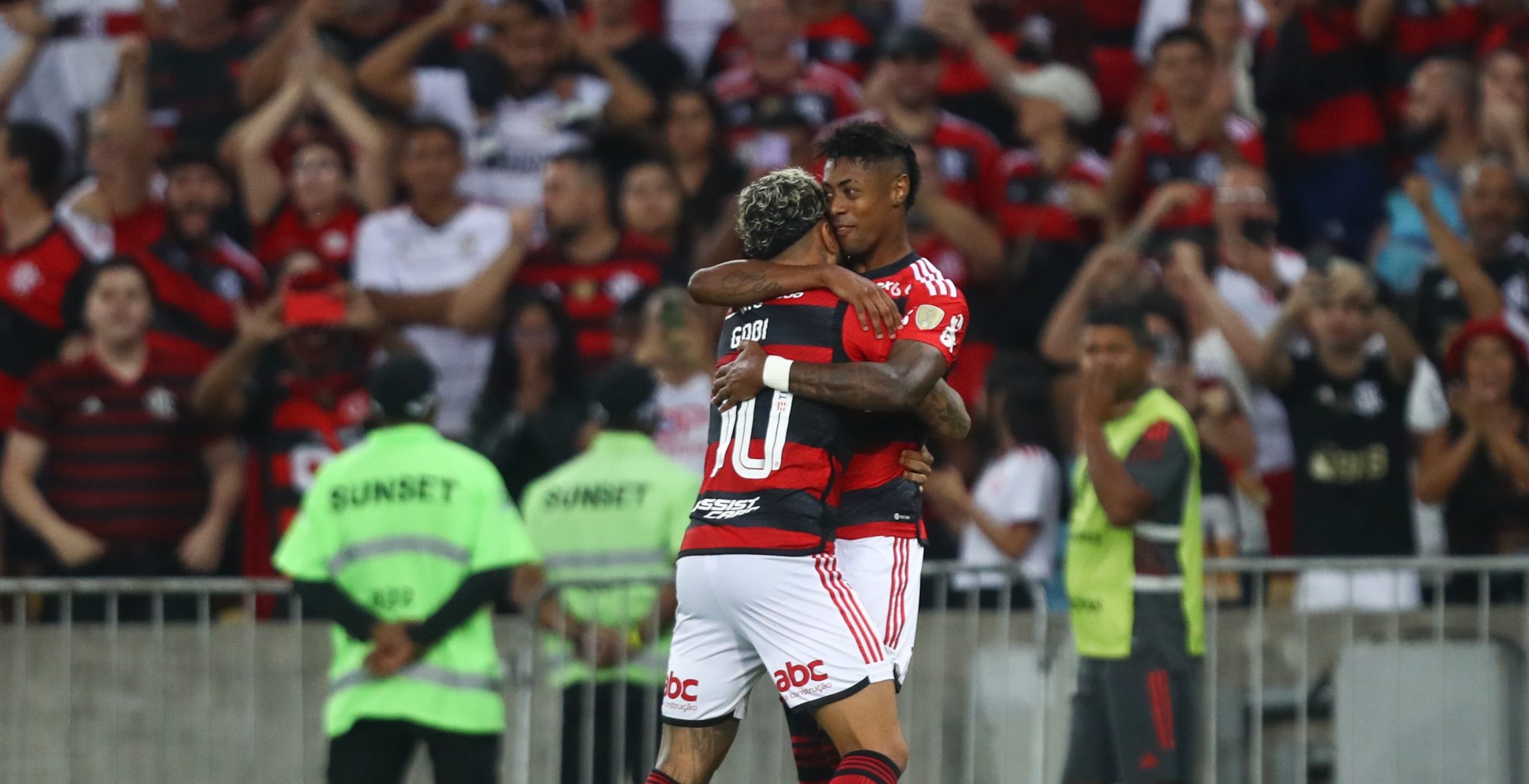 Com gol de Bruno Henrique, Flamengo vence Olimpia no jogo de