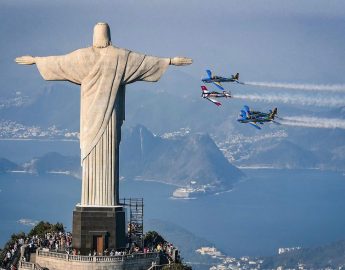 Réplica da Demoiselle sobrevoou Museu Aeroespacial no Rio de Janeiro 