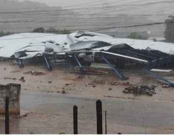 VÍDEO – Temporal Destrói 40 casas, escola e quadra esportiva