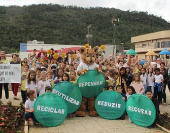 Voluntários do Greenpeace no Dia Mundial da Limpeza em Massaranduba