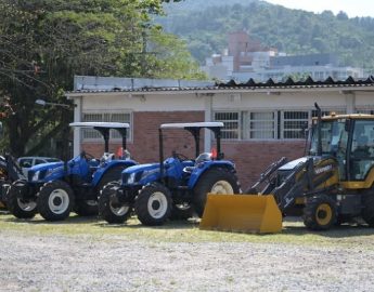 Municípios da região contemplados com máquinas agrícolas