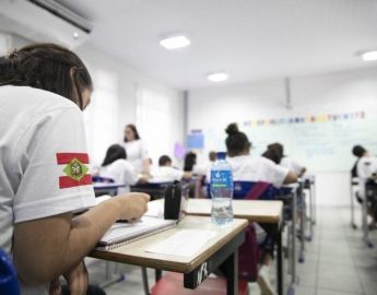 Piso salarial dos professores sobe para R$ 4.867,77 em 2025