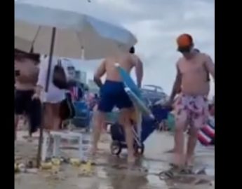 Turistas deixam rastro de sujeira nas praias catarineneses