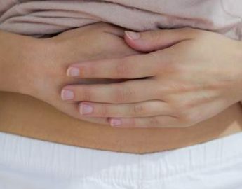 Barriga inchada e endometriose: abacaxi, mamão e chás ajudam a aliviar inchaço