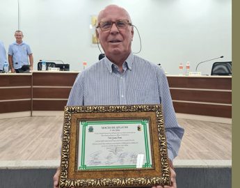 Ex-pároco Gustavo Bertea é homenageado na Câmara