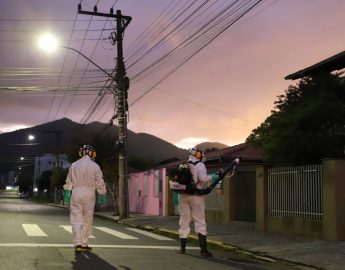 Quatro ruas do bairro Água Verde receberam aplicação de fumacê