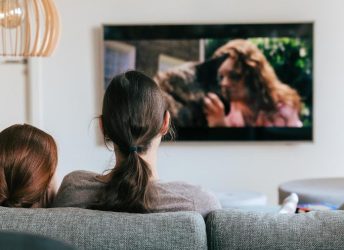 Você sabe qual a altura ideal para a TV na sala de estar?
