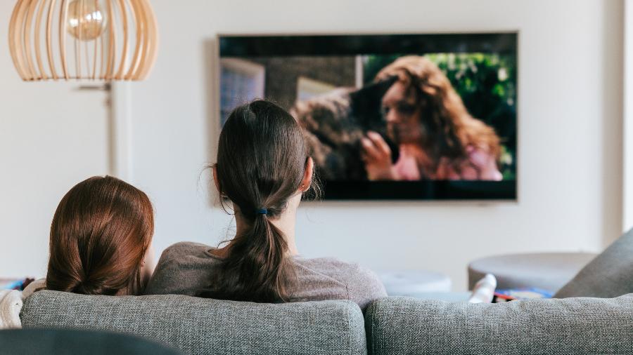 Você sabe qual a altura ideal para a TV na sala de estar?