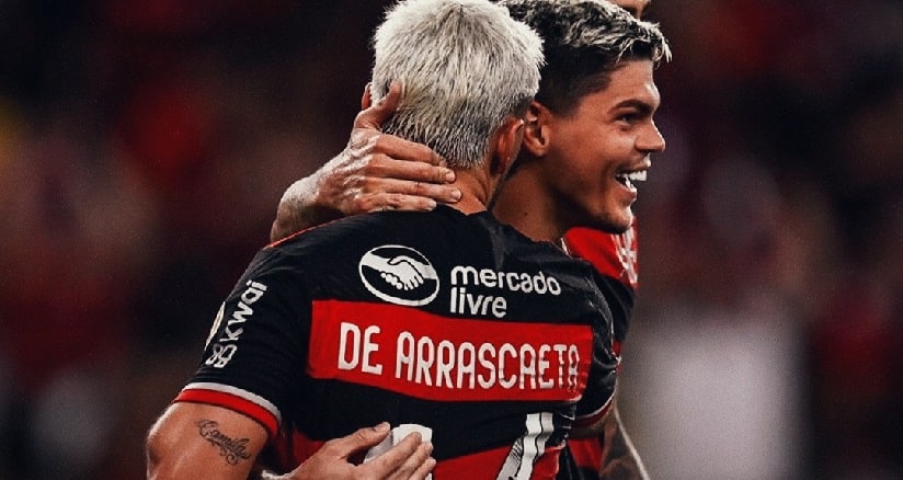 Futebol: Flamengo goleia o Bolívar e volta à zona de classificação para a próxima fase