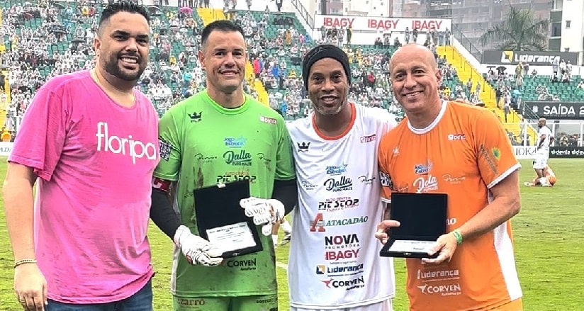 Futebol: Ronaldinho Gaúcho reúne grande público no Jogo das Estrelas