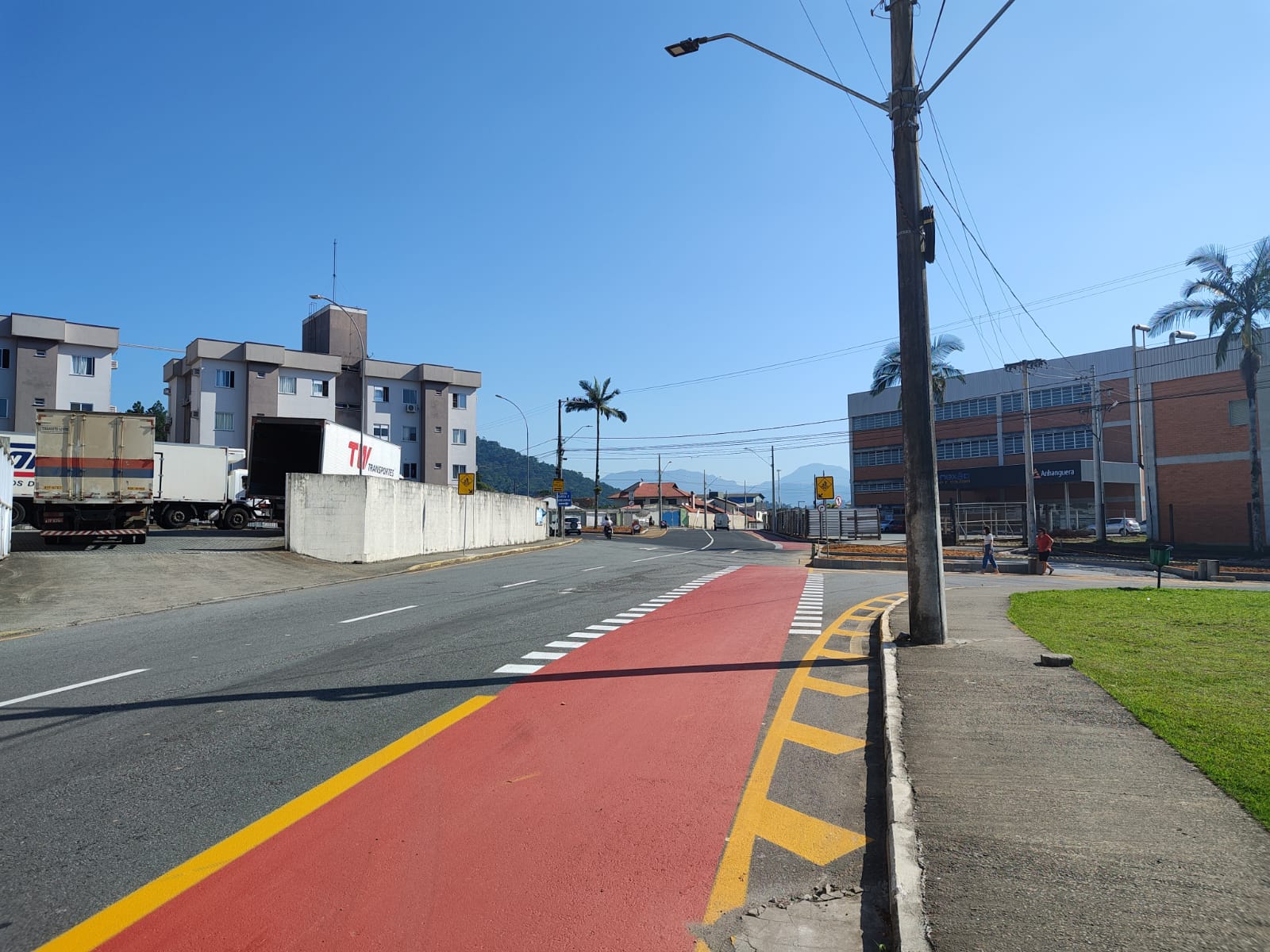 Instalação de faixa elevada na Rua Padre Alberto Romuald Jakobs