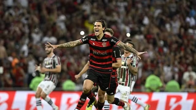 Futebol: Flamengo vence, segue líder e mantém o Fluminense na lanterna do Brasileirão