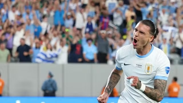 Futebol: Uruguai goleia a Bolívia e coloca um pé nas quartas de final