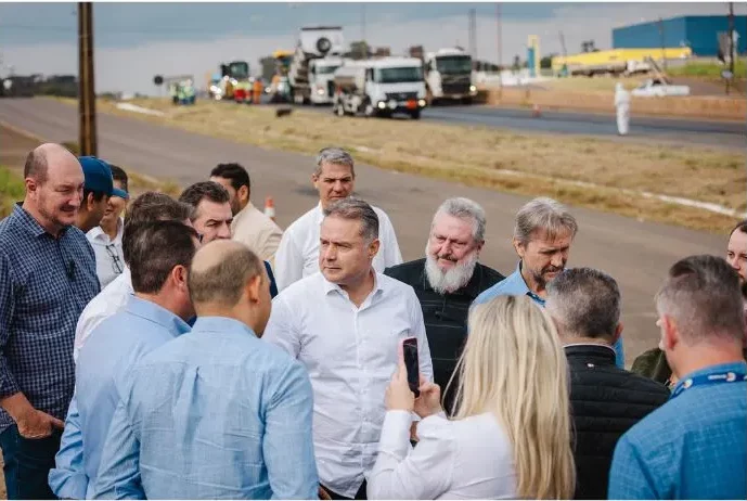 Santa Catarina: Renan Filho com os politicos catarinenses na BR-282. Crédito: Marcio Ferreira, MT.