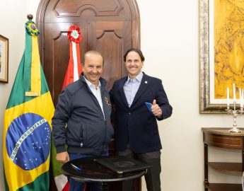 Governador dá posse a Paulo Bornhausen como novo secretário de Articulação Internacional e Projetos Estratégicos