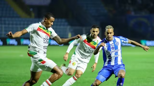 Futebol: Em jogo marcado por expulsões, Brusque vence Paysandu na Ressacada