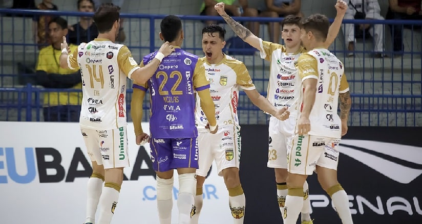 Futsal: Jaraguá vence a Assoeva e dorme na liderança da LNF