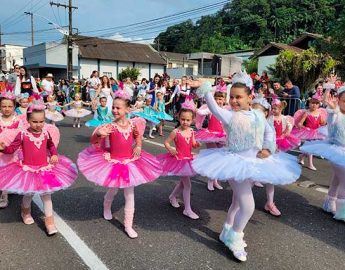 Desfile festivo é um dos pontos altos do aniversário de Guaramirim