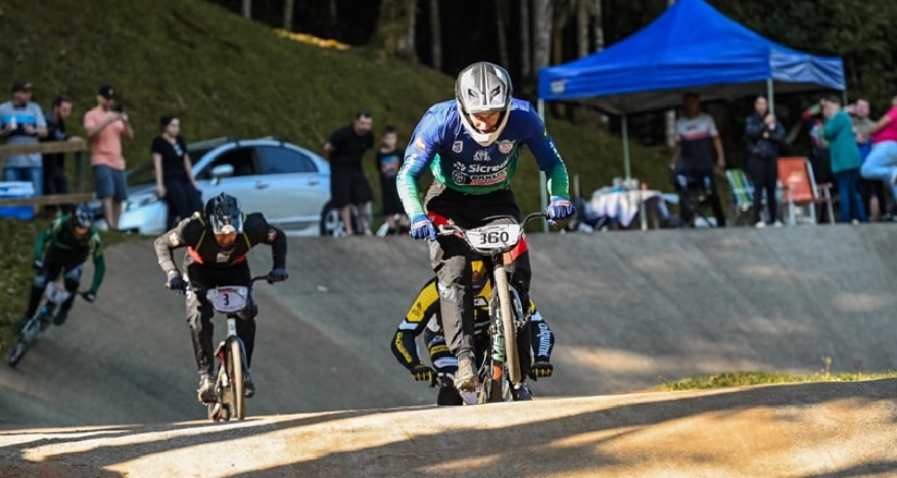 Ciclismo: Atletas de Jaraguá do Sul ganham etapa do estadual