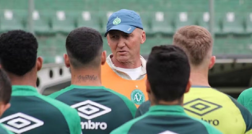 Futebol: Chapecoense oficializa volta do técnico Gilmar Dal Pozzo