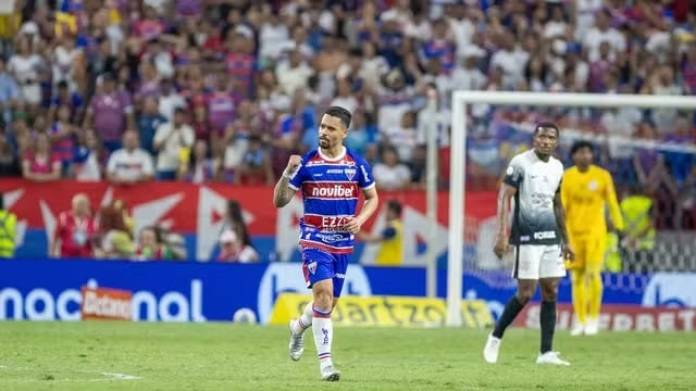 Futebol: Fortaleza vence o Corinthians e assume a liderança do Brasileirão