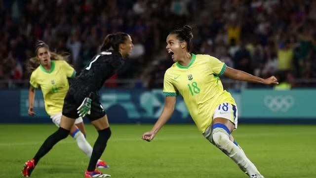 Olimpíadas: Brasil vence a França e está na semifinal do futebol feminino