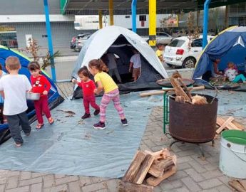 Crianças das creches aprendem brincando em projeto educacional