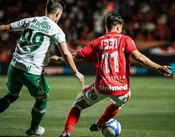 Futebol: Vila Nova vence a Chapecoense e volta ao G4