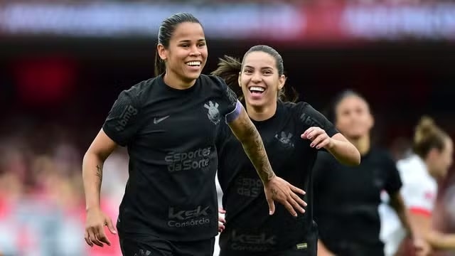 Futebol: Corinthians vence o São Paulo e fica perto do hexa no Brasileirão Feminino