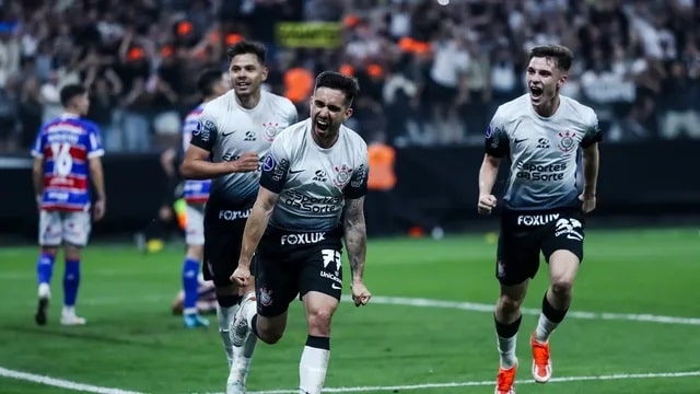 Futebol: Corinthians volta a vencer Fortaleza e vai às semifinais da Sul-Americana