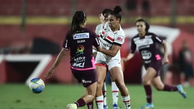 Futebol: São Paulo vence Ferroviária e abre vantagem na semi do Brasileirão Feminino