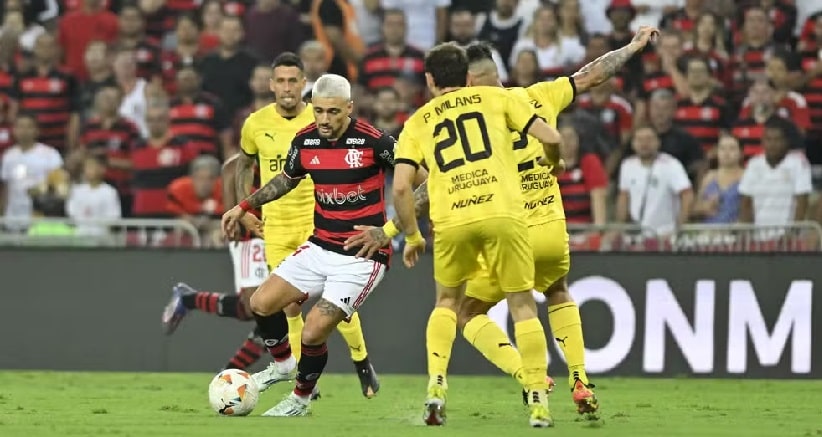 Futebol: Flamengo perde para o Peñarol no jogo de ida das quartas de final