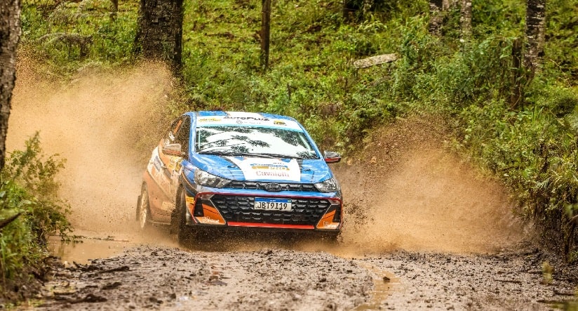 Automobilismo: Rally Rio Negrinho acontece mesmo com muita chuva e frio