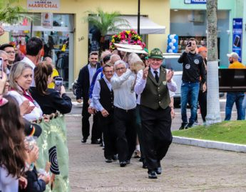 Desfile da Schützenbaum dá início à 34ª Schützenfest em Jaraguá do Sul